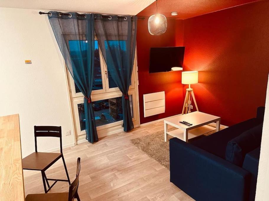 Studio Centre Avec Wifi Apartment Mulhouse Bagian luar foto