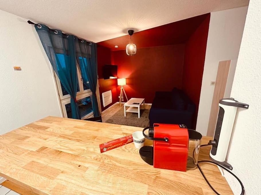 Studio Centre Avec Wifi Apartment Mulhouse Bagian luar foto
